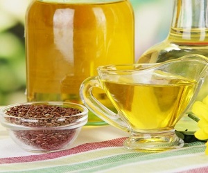 Полезные и лечебные свойства льняного масла для волос: отзывы, рецепты эффективных масок и приготовление в домашних условиях