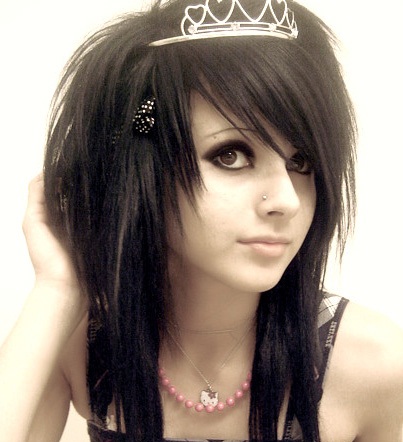 Смелый способ самовыражения для ярких индивидуальностей - стрижки треш для волос разной длины как дополнение эффектного образа