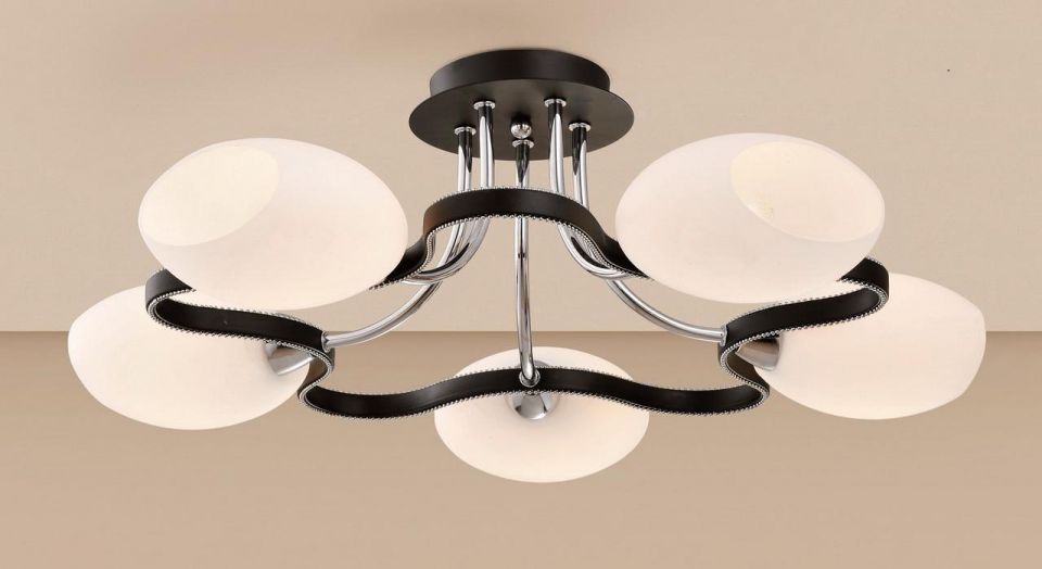 Где приобрести светильники и люстры