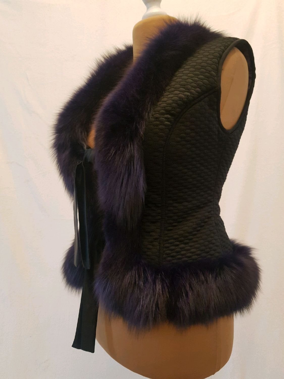 Как надо выбирать жилеты с меховой отделкой