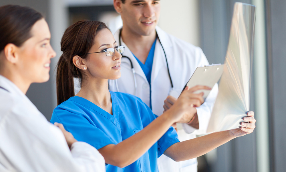 В чем плюсы лечения в медицинском центре