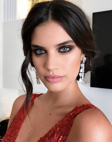 Главный аксессуар на каждый день. Прическа, которая подходит всем.