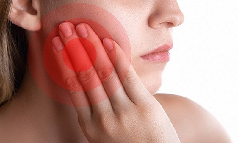 Зуб заболел ночью: стоит ли терпеть до утра?