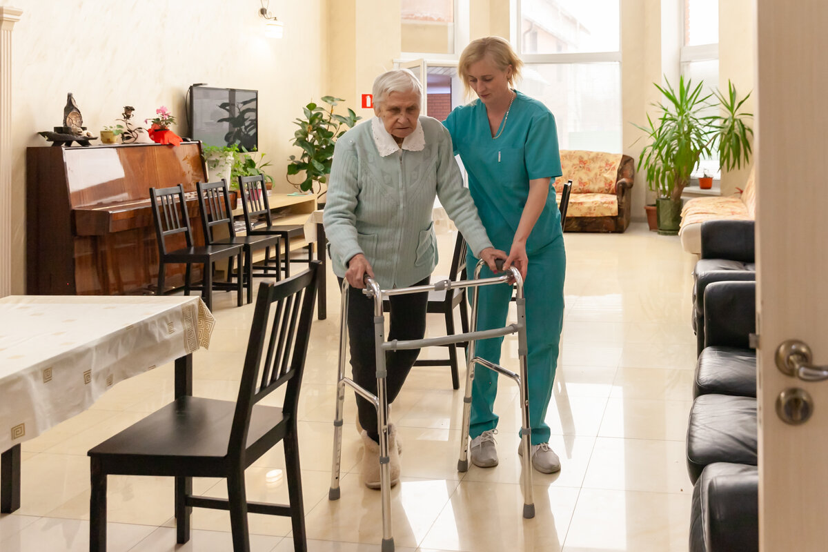 Как устроить достойное будущее для пожилого человека