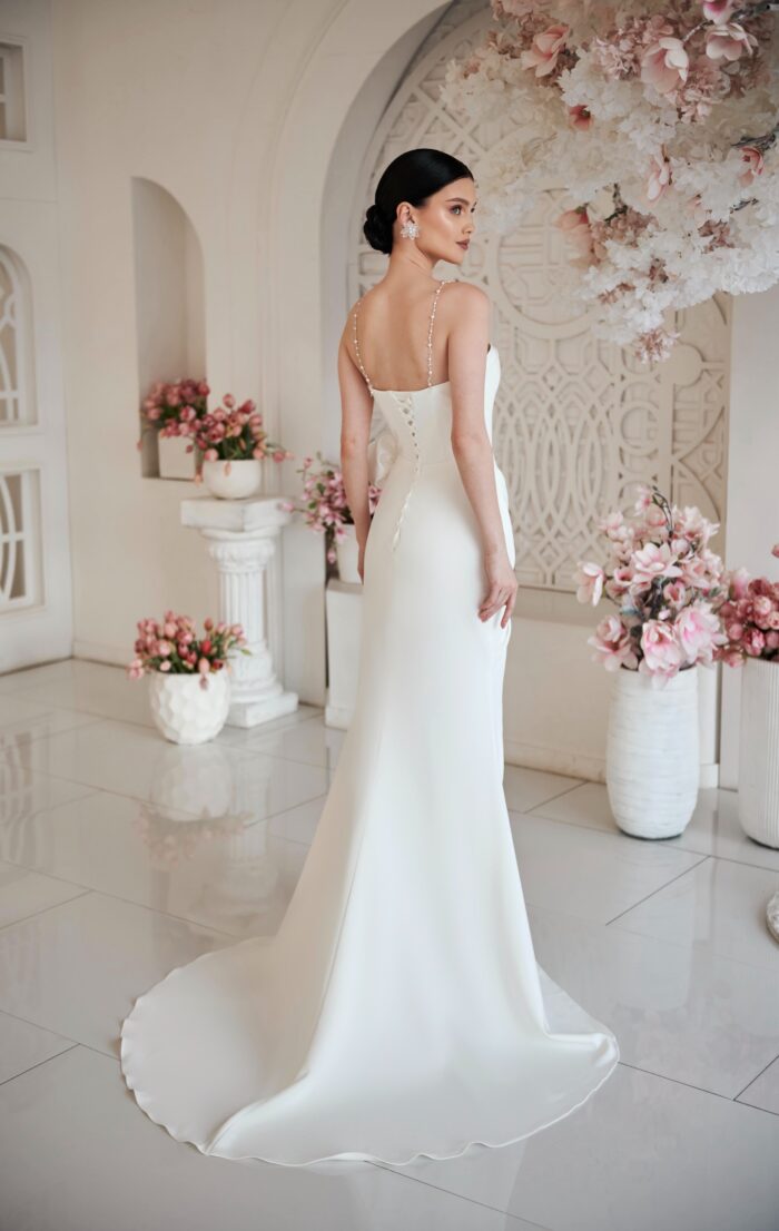 5 причин выбрать прямое свадебное платье