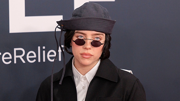 В Сети обсудили новые фото Билли Айлиш в облегающей одежде