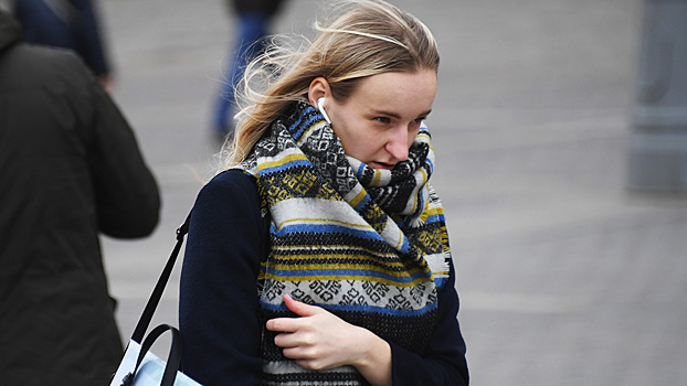 Стилист поделился самым стильным шарфом на осень