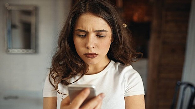 Психолог поддержал контролирующих переписки женщин