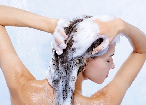 Как выбрать лечебный шампунь от перхоти в аптеке? Обзор популярных марок известных производителей эффективные шампуни от перхоти в аптеке