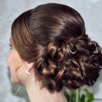 Варианты шикарных и модных вечерних праздничных причесок на средние волосы: пошаговые схемы, инструкция, описание и фото укладок как сделать праздничную прическу на средние волосы