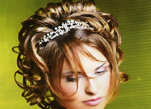 Эксцентричные вечерние прически на короткие волосы с фото: придайте образу изюминку при помощи креативной укладки как сделать вечернюю прическу на короткие волосы