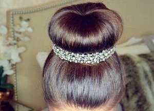 Как сделать прическу с бубликом для волос: способы, идеи и варианты классических и оригинальных укладок на все случаи жизни как сделать прическу с бубликом