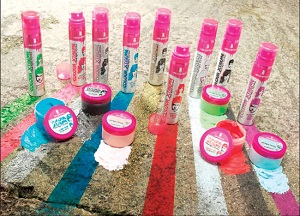 Фантастические краски праздничной причёски — цветной лак для волос: инструкция по применению и техника трафаретного окрашивания как использовать цветной лак для волос