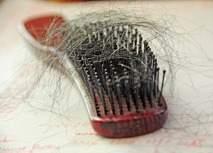 Распространенная проблема — выпадение волос после родов: причины и лечение, что провоцирует потерю прядей и действенные методы спасения волос как бороться с выпадением волос после родов