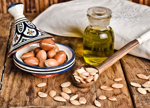 Элитный Марокканский эликсир — аргановое масло: свойства и применение для волос, природный блеск и шелковистость локонов методы применения арганового масла для волос