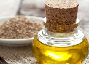 Нюансы использования кунжутного масла для волос: полезные свойства, рецепты масок и общие рекомендации методы использования кунжутного масла для волос