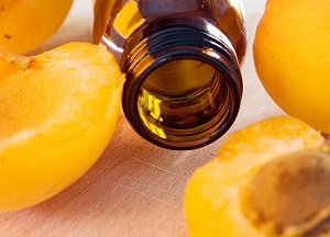 Природный увлажнитель и восстановитель локонов — абрикосовое масло для волос: советы по правильному использонию методы использования абрикосового масла для волос