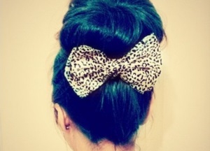 Интересные и модные прически с бантами: варианты укладок для маленьких модниц и старших девушек как сделать прическу с бантами