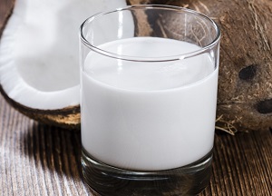 Полезный дар заморского плода для волос — кокосовое молоко: польза и вред, рецепт для ламинирования локонов и все секреты использования методы использования кокосового молока для волос