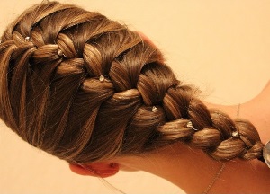 Как плести оригинальную косу — дракончик: пошаговая инструкция плетения и варианты причесок на основе необычной косички как заплести косу - дракончик