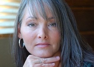 Чем и как закрасить седину на темных и светлых волосах: натуральные составы, природные красители и косметические средства эффективные методы закрашивания седины