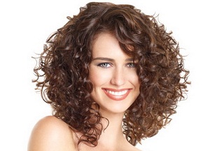 Особенности подбора и стильные варианты стрижек для кудрявых волос разной длины как подобрать стрижку для кудрявых волос