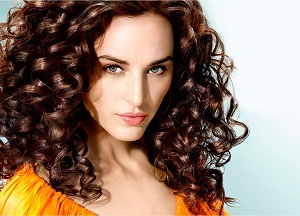 Методы завивки волос крупными локонами на средние волосы: фото, советы для достижения максимального эффекта и необходимые инструменты как завить волосы средней длины крупными локонами