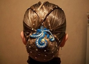 Идеи создания причесок для бальных танцев для девочек с фото: неотразимый образ юной танцовщицы своими руками как сделать прическу девочке для бальных танцев