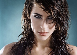 Как добиться эффекта мокрых волос в домашних условиях при помощи косметических и средств и народных рецептов как сделать эффект мокрых волос в домашних условиях