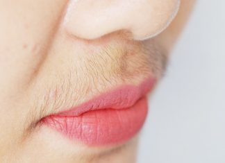 Волосы на лице – это одна из наиболее распространенных причин постоянных слез