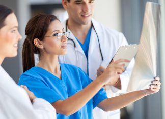 В чем плюсы лечения в медицинском центре