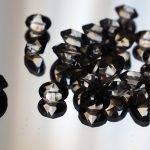 Горный хрусталь и стразы: чем близки два элемента