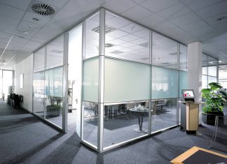 Преимущества стеклянных перегородок