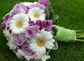 Какие цветы и на какие праздники дарить