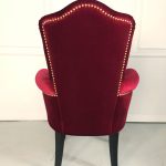 Преимущества бархатных стульев