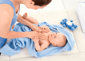 Как стирать одежду для младенцев