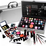 В чём плюсы профессиональной косметики