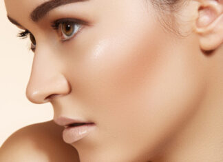 Какие профессиональные процедуры помогут вернуть коже ровный тон?
