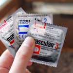 Важность использования презервативов для сексуального здоровья и профилактики заболеваний