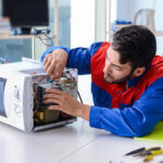 Полное руководство по ремонту микроволновой печи: зачем и как обращаться за помощью к специалистам