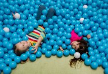 Веселье и безопасность сухих бассейнов с шариками