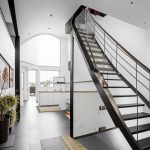 Почему стоит выбрать в свой дом металлические лестницы?