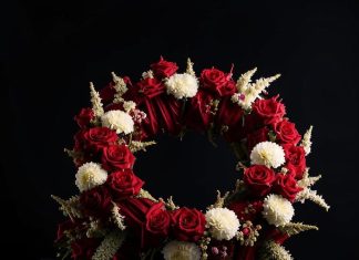 Похоронные венки: символы памяти и скорби
