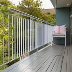 Преимущества ограждения для балкона из дпк