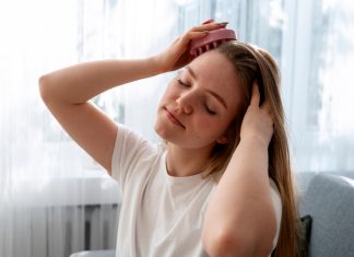Почему выпадают волосы и что делать?