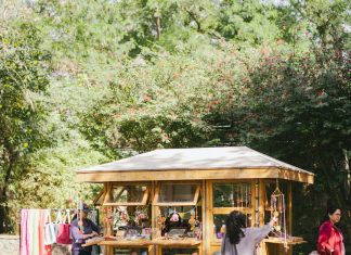 Торговый шатер — как увеличить продажи на открытом воздухе