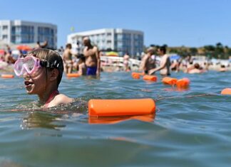 Детям в Подмосковье запретили находиться у водоемов без взрослых