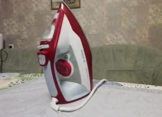 Что делать, если утюг пригорает к ткани: экстренная чистка без царапин