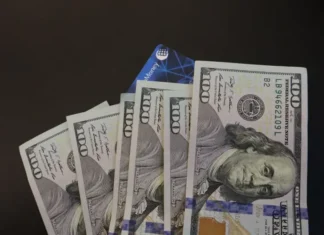 Доллар и юань: кто победит в битве за мировое лидерство