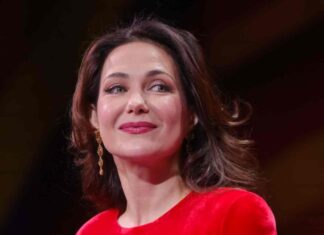 «Я надеялся, что хоть вы не будете до этого опускаться»: голые прелести Климовой возмутили россиян